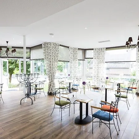 Parkhotel Bilm Im Glueck Am Stadtrand Hannovers ゼーンデ